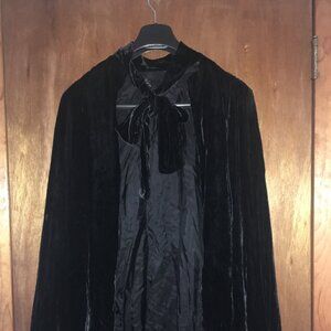 Vintage velvet cape in great condition